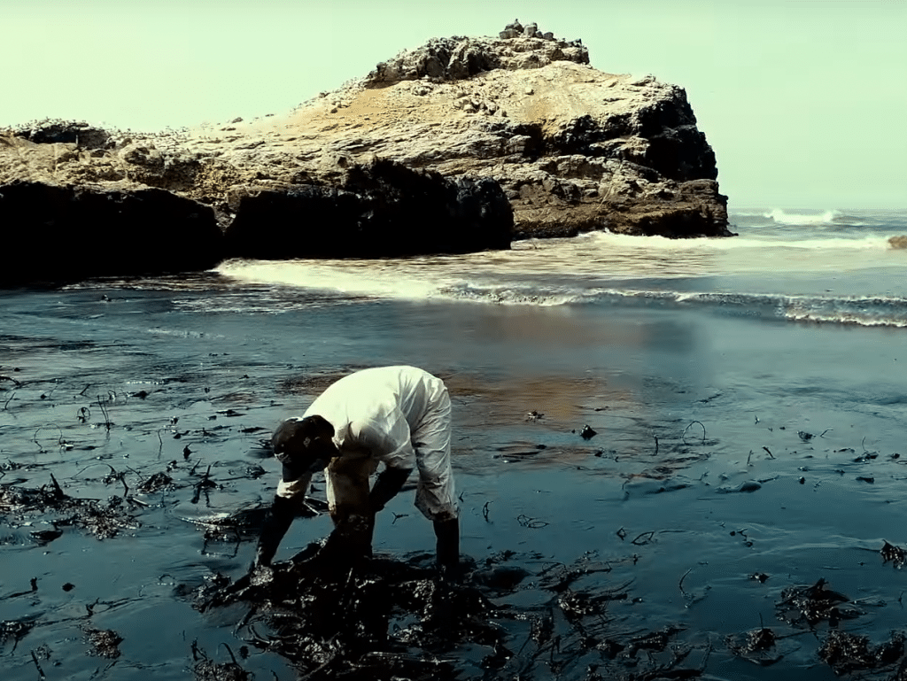 oil spill ashore clean-up Ventanillas