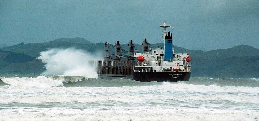 Ship grounded at Gisborne